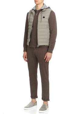 Emporio Armani: Серый жилет 