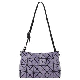 Issey Miyake Кроссбод сумка из матового поливинилхлорида bb53-ag571-82