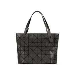 Issey Miyake Женская сумка через плечо из винилхлоридной смолы угольно-серого цвета bb13-ag401-14