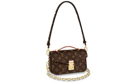 Louis Vuitton Сумка Pochette Métis East West из монограммного холста коричневая m46279