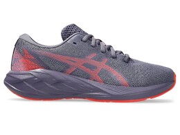 Беговые детские кроссовки Asics Novablast 5 GS, Greyish Purple/Coral Reef, фиолетовый 1014a367 500 | purple
