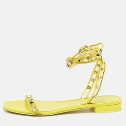 Valentino: Жёлтые сандалии  Rockstud