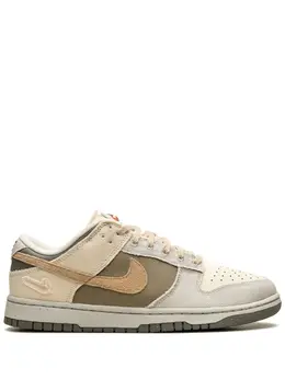 Nike: Бежевые кроссовки  Dunk Low
