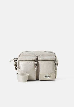 Сумка через плечо TECH UTILITY CAMERA BAG - Across body bag Calvin Klein, серо-коричневый c1852h0c6-b11 | chateau/brilliant white