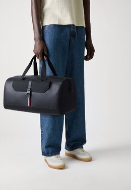 Сумка выходного дня FOUNDATION DUFFLE Tommy Hilfiger, черный to152h0p2-q11 | black