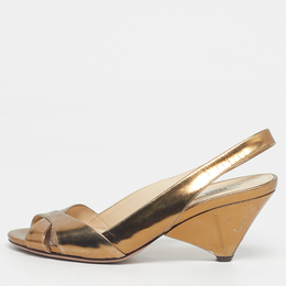 Prada: Светлые сандалии 