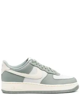Nike: Зелёные кроссовки  Air Force 1 Low LX