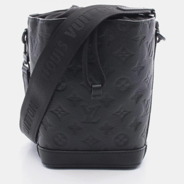Louis Vuitton: Чёрная сумка 
