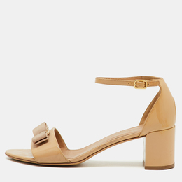 Salvatore Ferragamo: Бежевые сандалии 