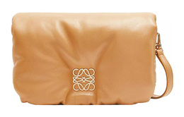 Пуховая сумка Goya из глянцевой наппа-овечьей кожи мини версия Camel Loewe a896w56x01-3150