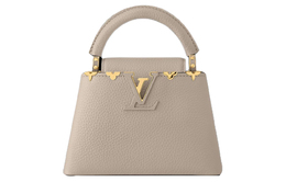 Сумка кросс-боди мини Capucines из кожи Taurillon Capucen слоновая серая Louis Vuitton m24567