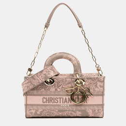 Dior: Розовая сумка 