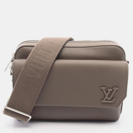 Louis Vuitton: Коричневая сумка через плечо 