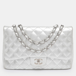 Chanel: Серебристая сумка 