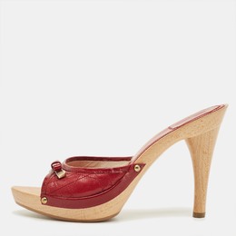 Dior: Красные сандалии 