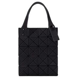 Issey Miyake Сумка-шоппер из поливинилхлоридной смолы Prism женская черная bb51-ag511-15