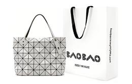 Issey Miyake Женская сумка через плечо из поливинилхлорида светло-серого цвета bb31-ag401-11