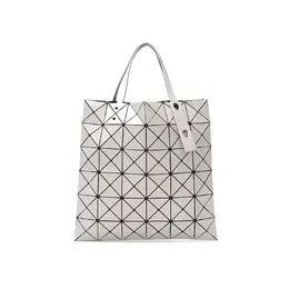 Issey Miyake Сумка из поливинилхлоридной смолы унисекс светло-серая bb33-ag683-11