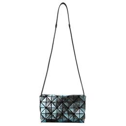 Issey Miyake Полиуретановая сумка через плечо маленькая женская зеленая bb38-ag821-68