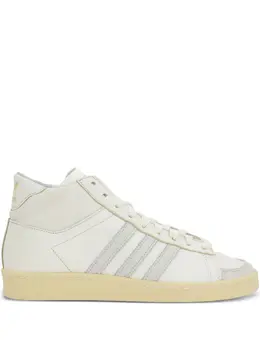 adidas: Белые кроссовки 