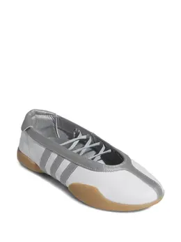 adidas: Белые кроссовки 