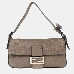 Fendi: Серая сумка  Baguette