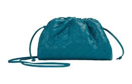 Bottega Veneta Плетёная облачная сумка из овчины через плечо на одно плечо мини клатч женская дикая утиная зелень 585852-vcpp1-3118