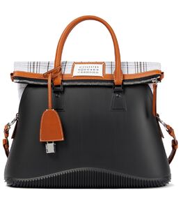 Резиновая сумка-тоут 5AC с кожаной отделкой Maison Margiela, черный p00629812 | black