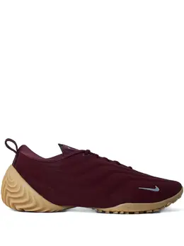 Nike: Бордовые кроссовки 