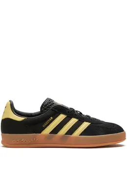 adidas: Чёрные кроссовки  Gazelle Indoor