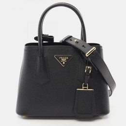 Prada: Чёрная сумка 