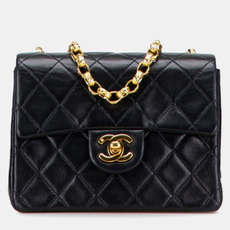 Chanel: Чёрная сумка 