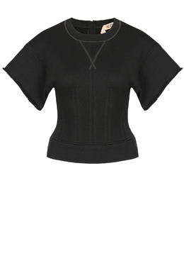 No21: Чёрная футболка 