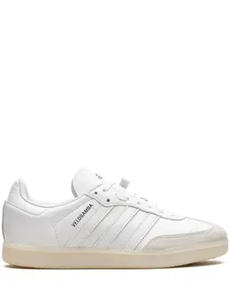 adidas: Белые кроссовки 