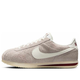 Кроссовки cortez se 'college grey sail' Nike, серый hf3142-001 | college grey/sail/dark team red/coconut milk/safety orange/black