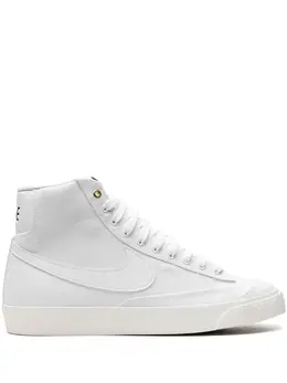 Nike: Белые кроссовки  Blazer Mid