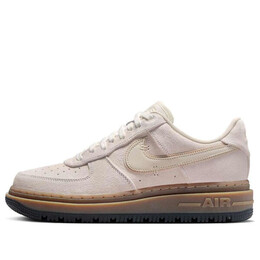 Кроссовки air force 1 low luxe 'light orewood brown gum' Nike, коричневый hv2531-100 | light orewood brown/gum dark brown/anthracite/sail