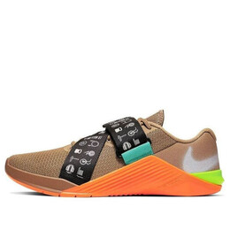 Кроссовки metcon 5 ut Nike, коричневый cd6860-283 | brown/green/whitegold