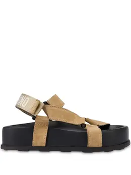 Moschino: Бежевые сандалии 