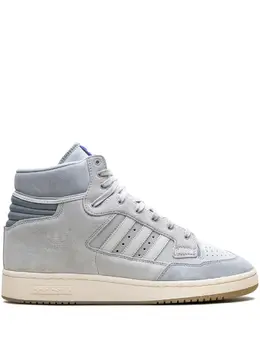 adidas: Белые кроссовки 