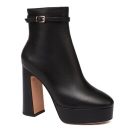 Lola Cruz: Чёрные ботинки 