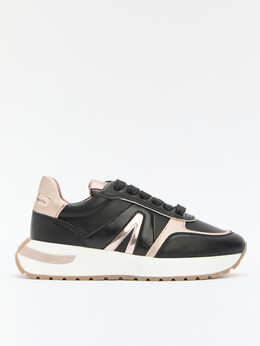 Alexander Smith: Чёрные кроссовки 