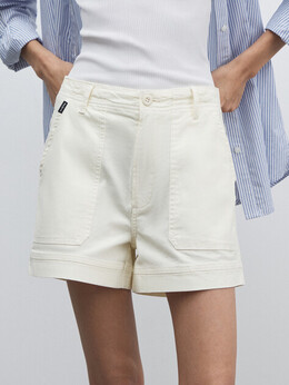 Pepe Jeans: Белые шорты 