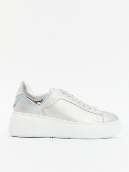 Armani Exchange: Серебристые кроссовки 