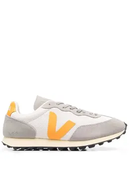 Veja logo-patch low-top sneakers 18388194