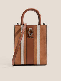 Guess: Светлая спортивная сумка 