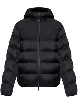 Moncler: Чёрная куртка 