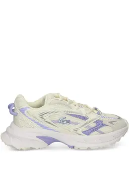 Lacoste: Бежевые кроссовки 