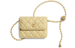 Chanel Кожаная сумка через плечо с цепочкой желтого цвета ap1628-b02916-na105