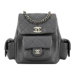 Сумка-рюкзак Small Duma 23K из зерненой телячьей кожи темно-серого цвета AS4399 Chanel as4399-b14256-nr652